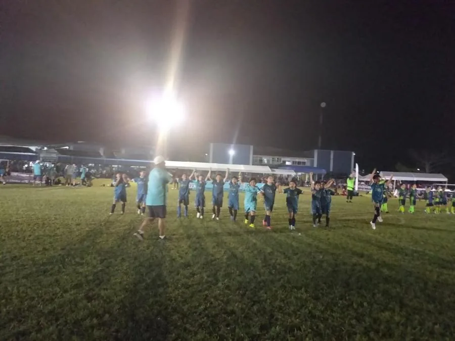 Festejo del equipo infantil patrocinado por JBG en el torneo